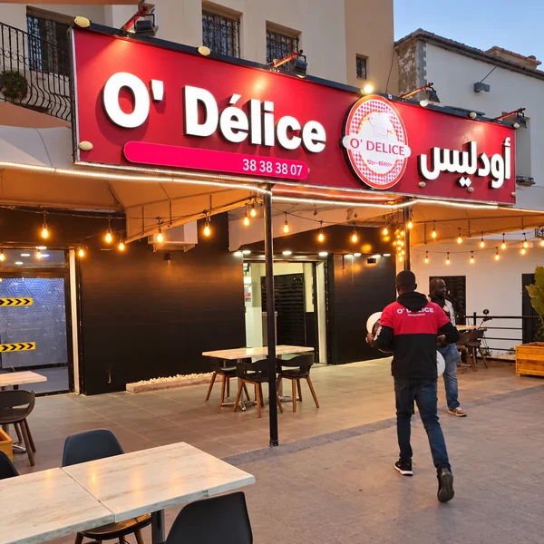 Façade et terrasse du restaurant O’Délice à Nouakchott